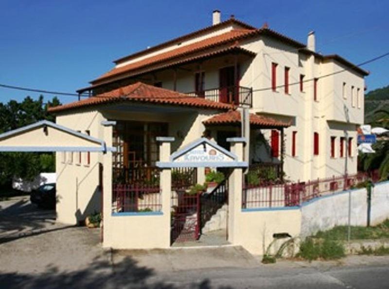 Hotel Kavouris Skopelos Town Exterior photo