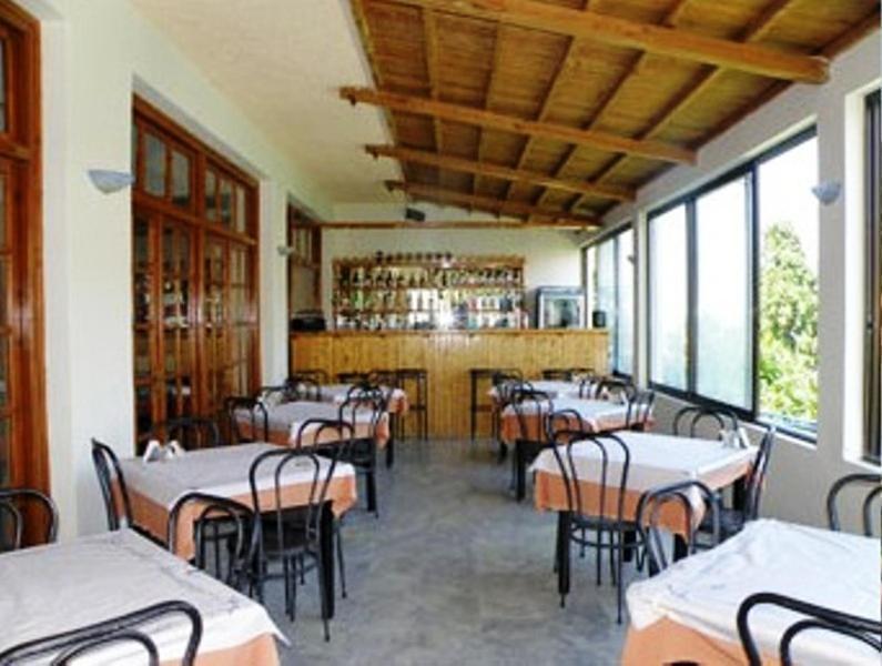 Hotel Kavouris Skopelos Town Exterior photo