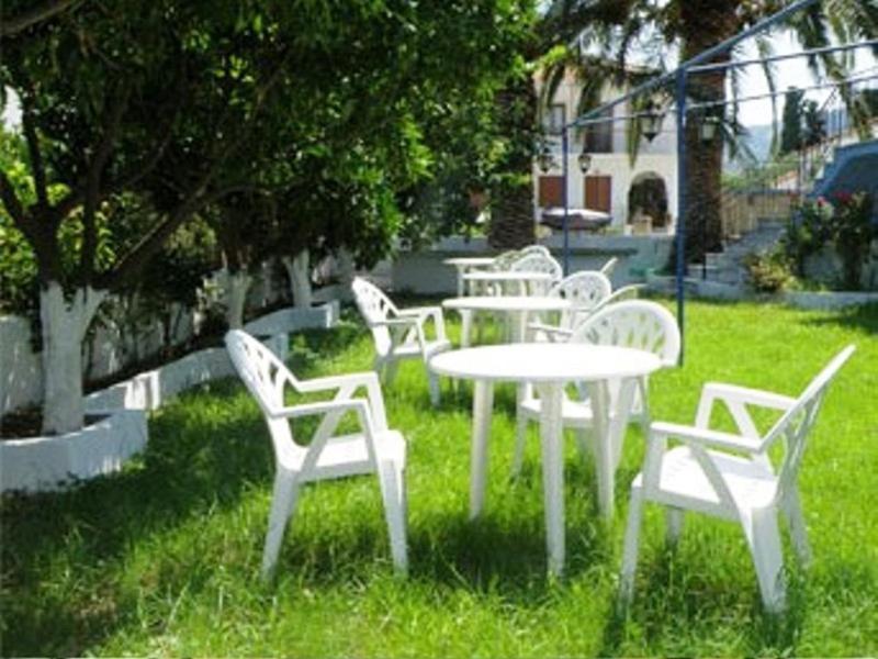 Hotel Kavouris Skopelos Town Exterior photo