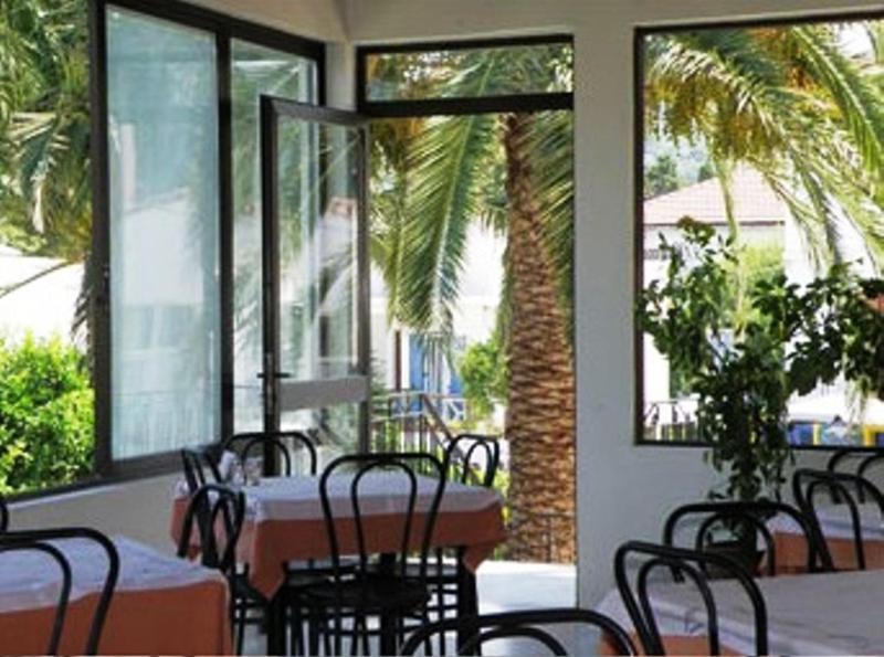 Hotel Kavouris Skopelos Town Exterior photo