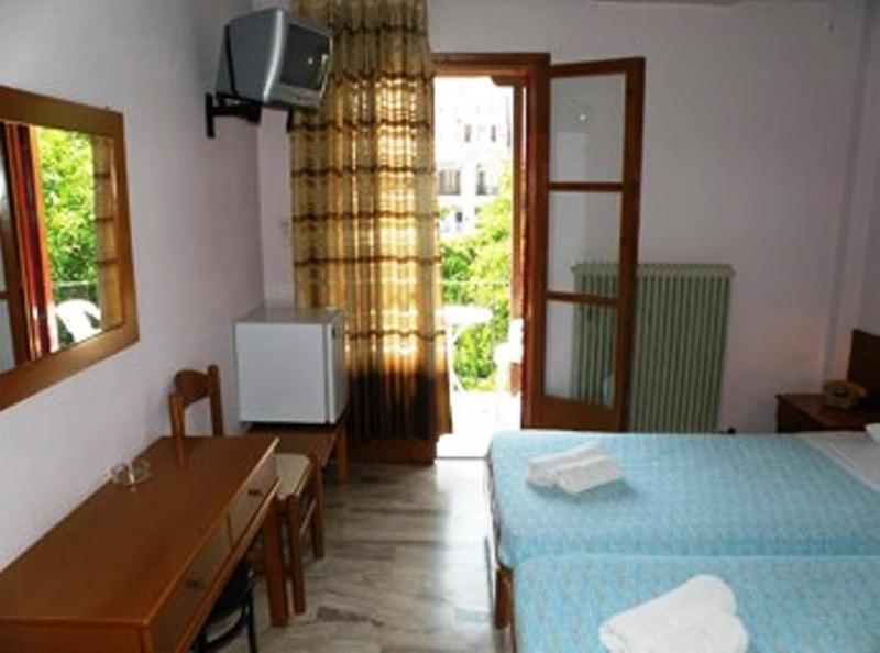 Hotel Kavouris Skopelos Town Exterior photo